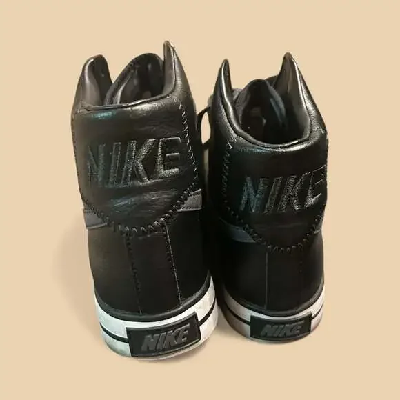 Nike - Picture 2 of 6